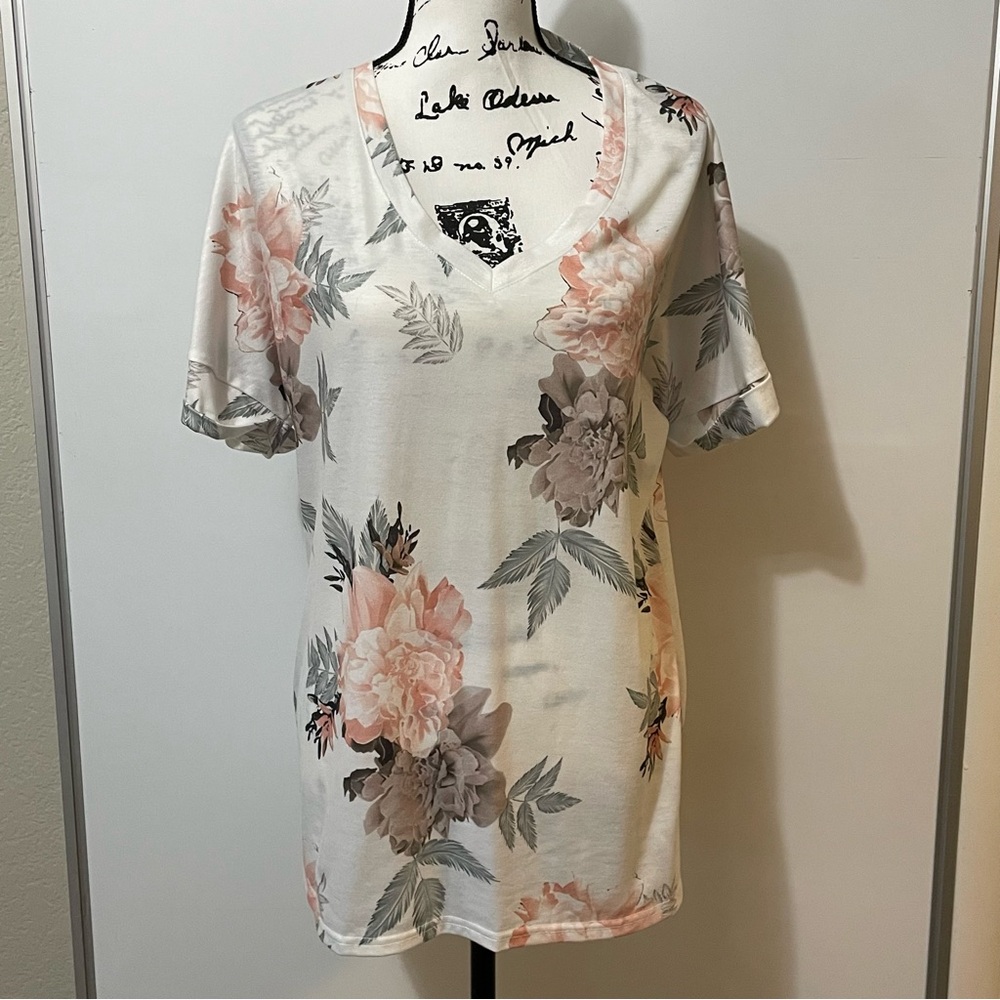 Floral V-Neck Women's Top - White and Pink
